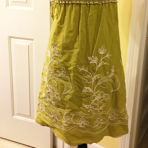 Beautiful Apple green embroidered dress size Small - Picture 2 of 3